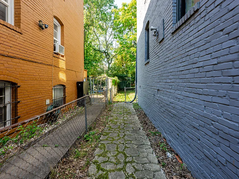 4523 Dix St NE — Photo 29