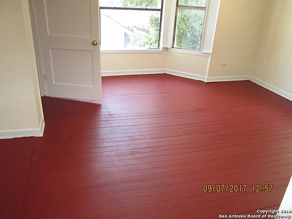 4th image of 124 Arlington Ct