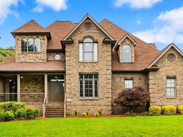 7547 Barbera Dr, Kernersville, NC 27284