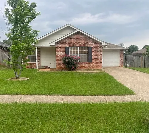 455 Redbud Cir Photo 1