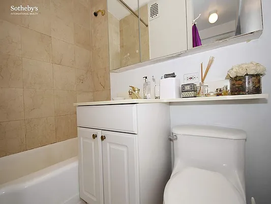 Rented by Sotheby's International Realty | media 32