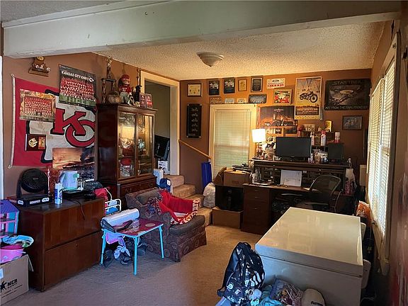 4th image of 5519 Clark Ave