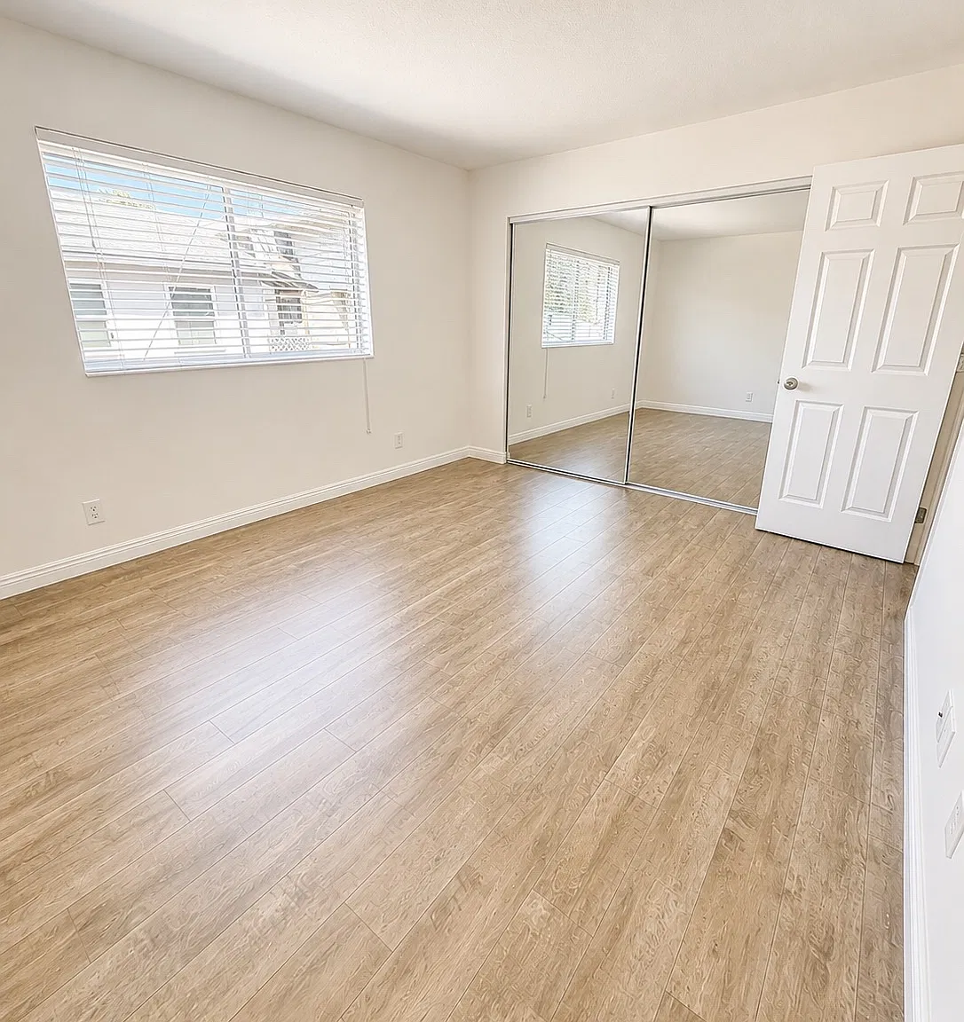 2 bed, 900 sqft, $2,595 — Photo 2