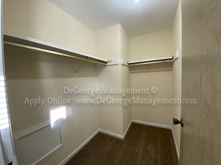 Woodside Court Apartments — Photo 38