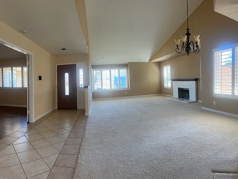 2211 Rhonda St — Photo 3