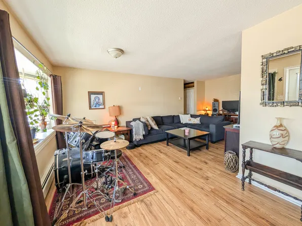 98 Wright St #2, Welland, ON L3B 2K1