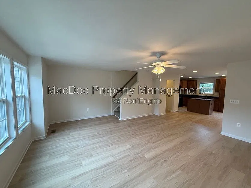 4 bed, 4.0 bath, 1798 sqft, $2,145 — Photo 4