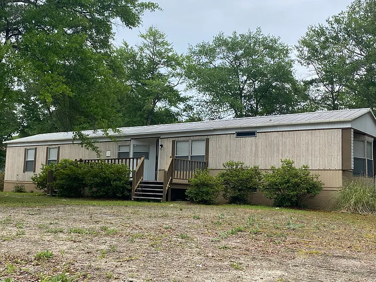 202 Live Oak Dr — Photo 1