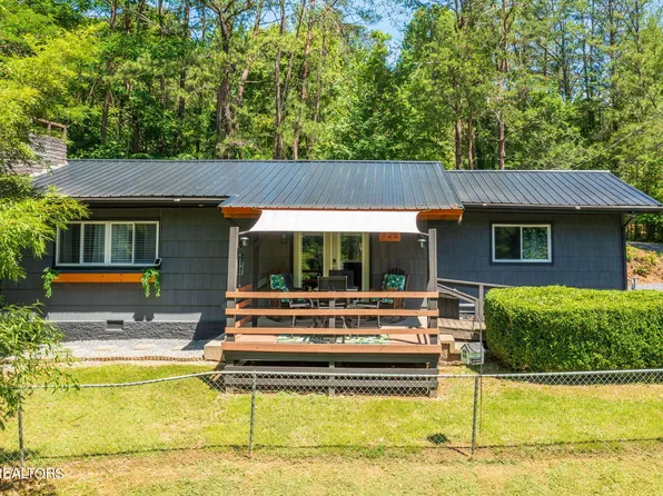 725 W Highland Dr, Gatlinburg, TN 37738