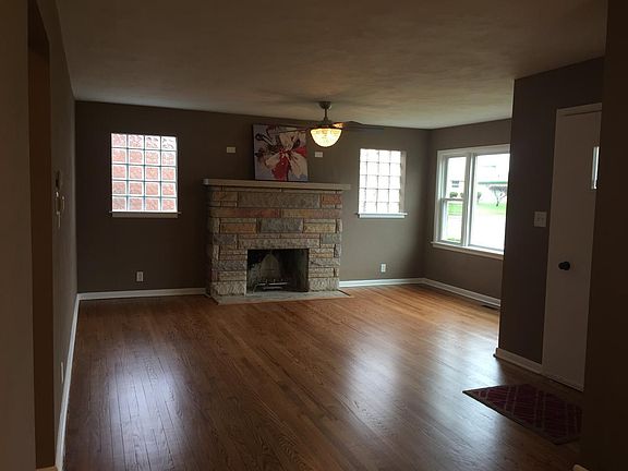 4th image of 210 W 53rd Pl