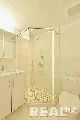 Rented by REAL New York | media 22