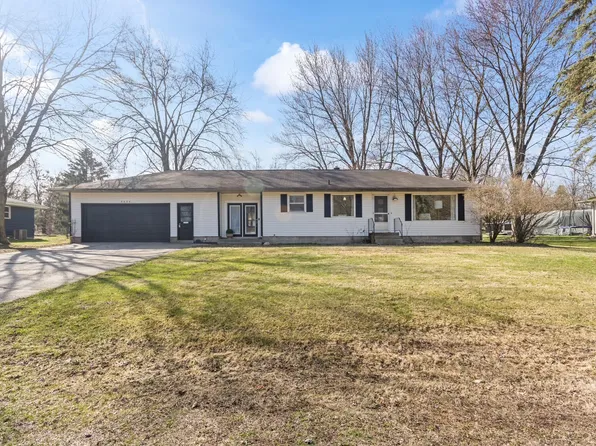 9486 Marylou St, Zeeland, MI 49464