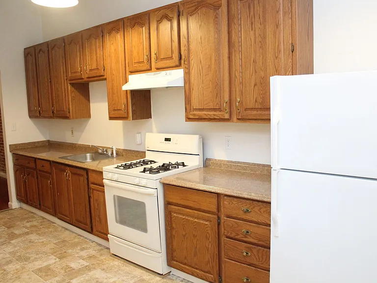 1824 Bolton Street — Photo 10