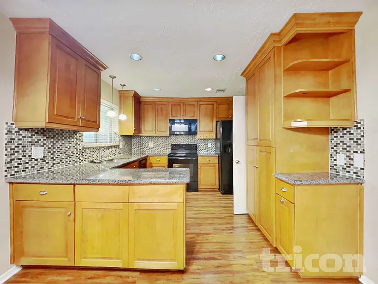 16231 Cypress Point Dr — Photo 4