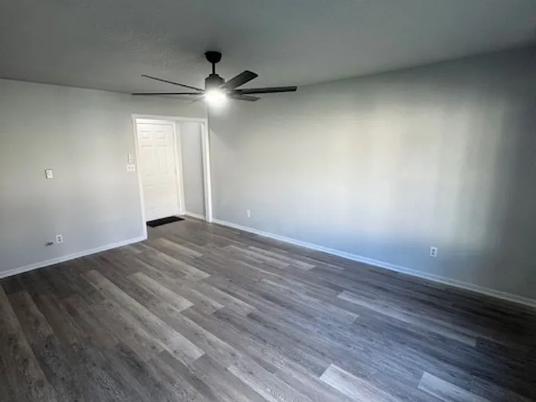 302 Jay Ray Ct — Photo 4