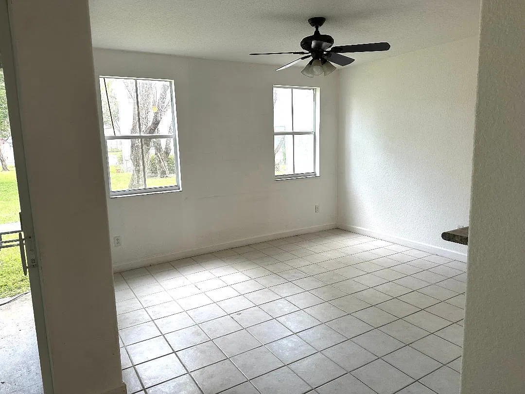 3 bed, 2.5 bath, 1705 sqft, $2,400 — Photo 3