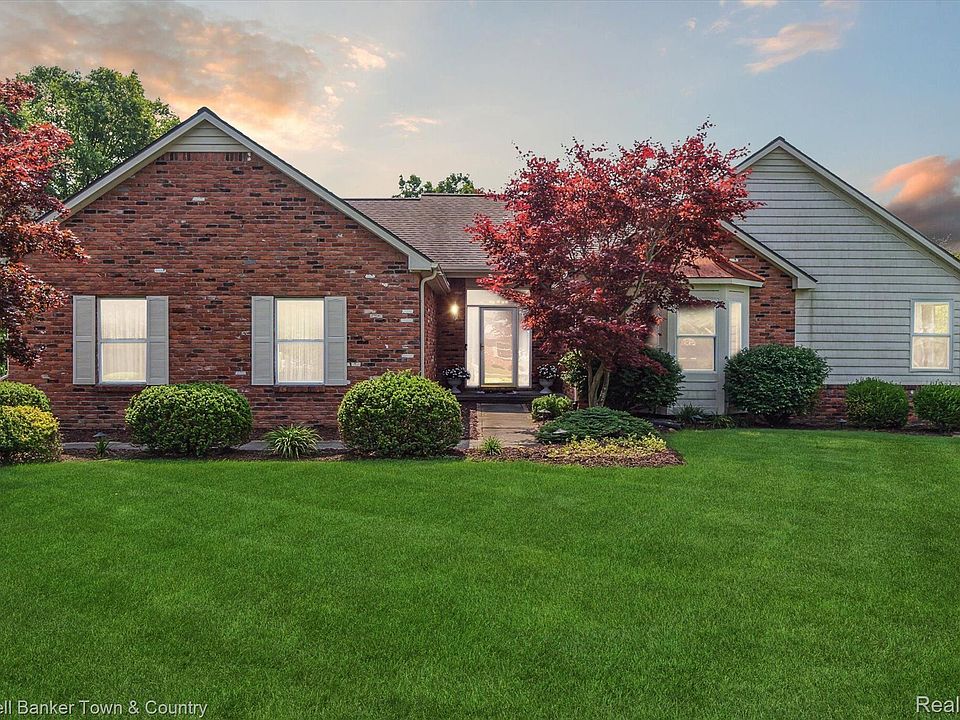 1st image of 516 River Oaks Dr