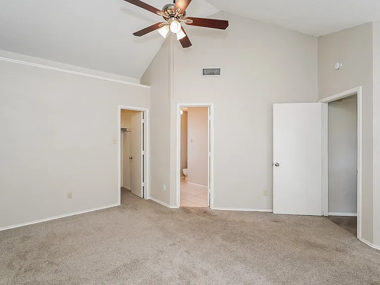 6423 Woodstream Trl — Photo 10