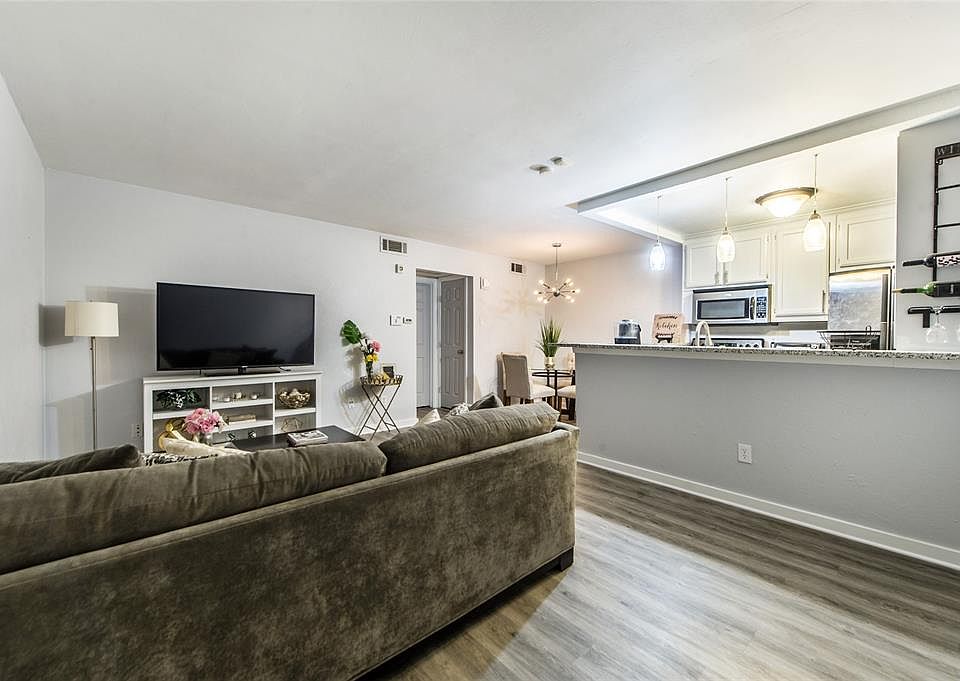 1st image of 4327 Holland Ave APT 106
