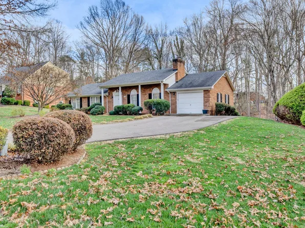 105 Cromwell Dr, Rocky Mount, VA 24151