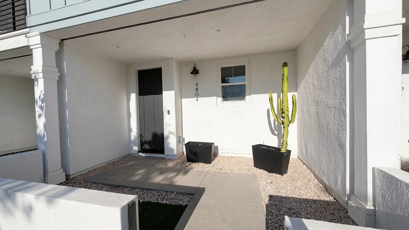 3 bed, 1371 sqft, $4,150 — Photo 2