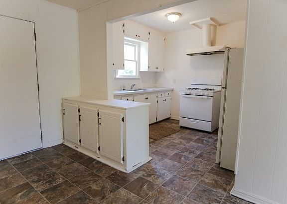 2nd image of 2312 Doris Ave