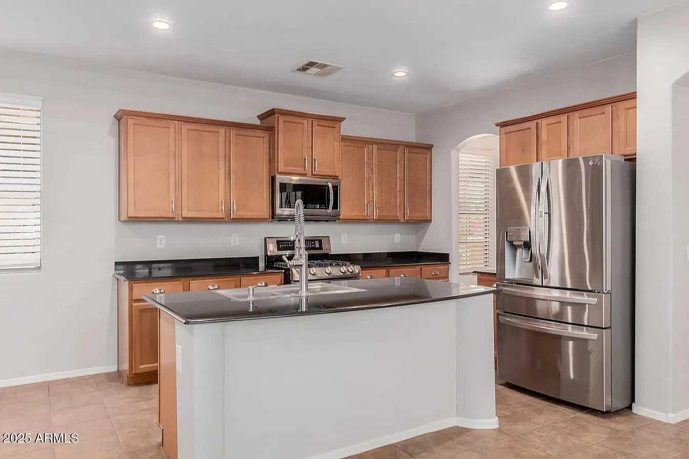 4 bed, 3.0 bath, 1988 sqft, $2,500 — Photo 1