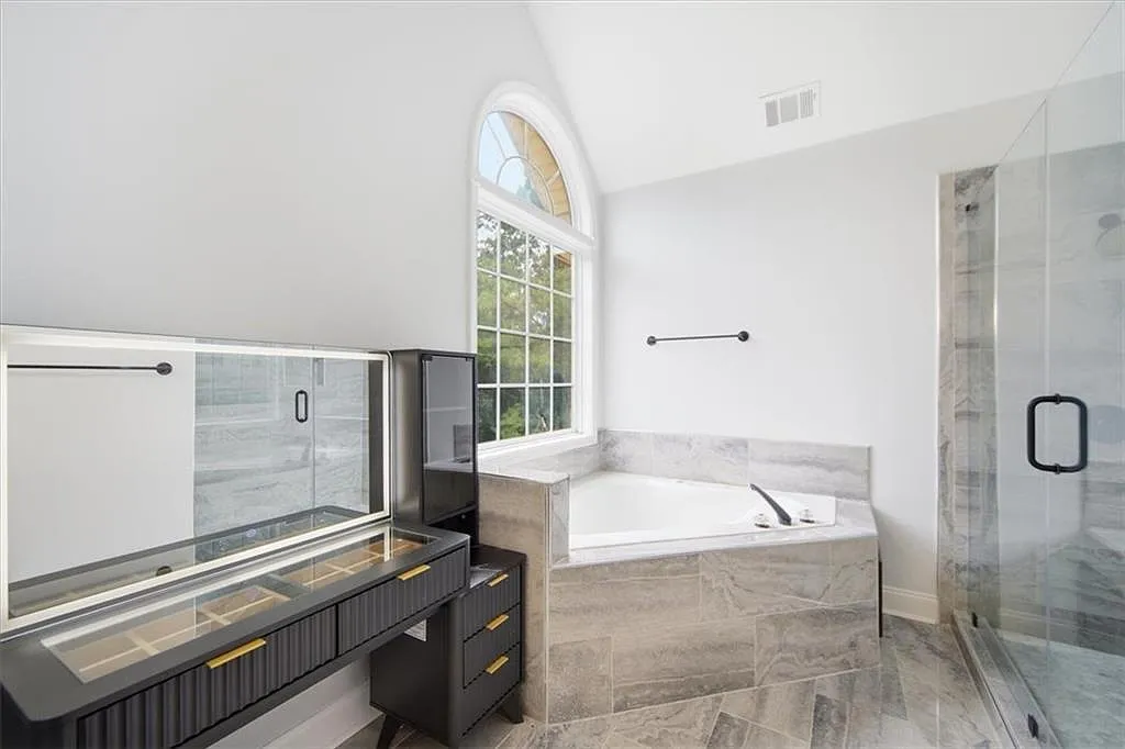 4 bed, 2.5 bath, 2798 sqft, $3,300 — Photo 4