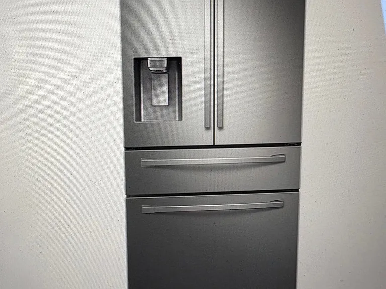 Stainless Steel Side by Side Refrigerator w/ Water Dispenser and Dual Ice-Maker w/ Two Drawers!