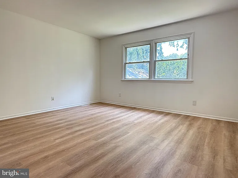 148 W Edinburgh Dr — Photo 5
