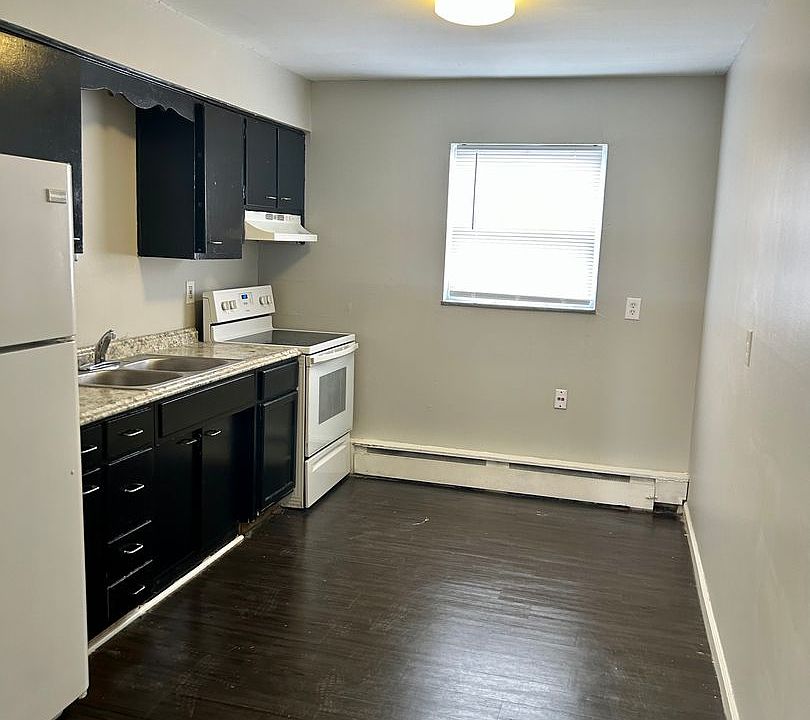 1st image of 1908 Crums Ln #4