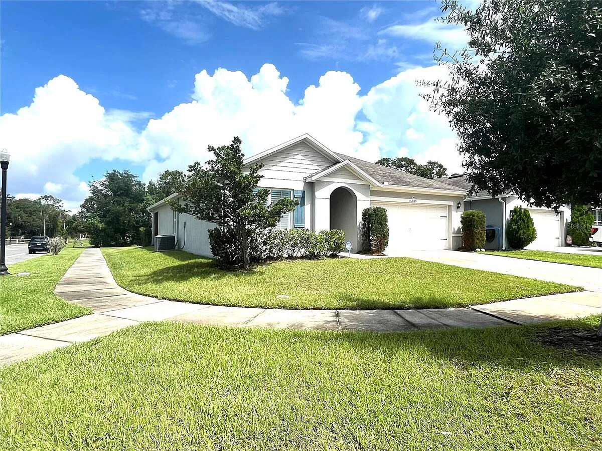 3 bed, 2.0 bath, 1672 sqft, $2,450 — Photo 3