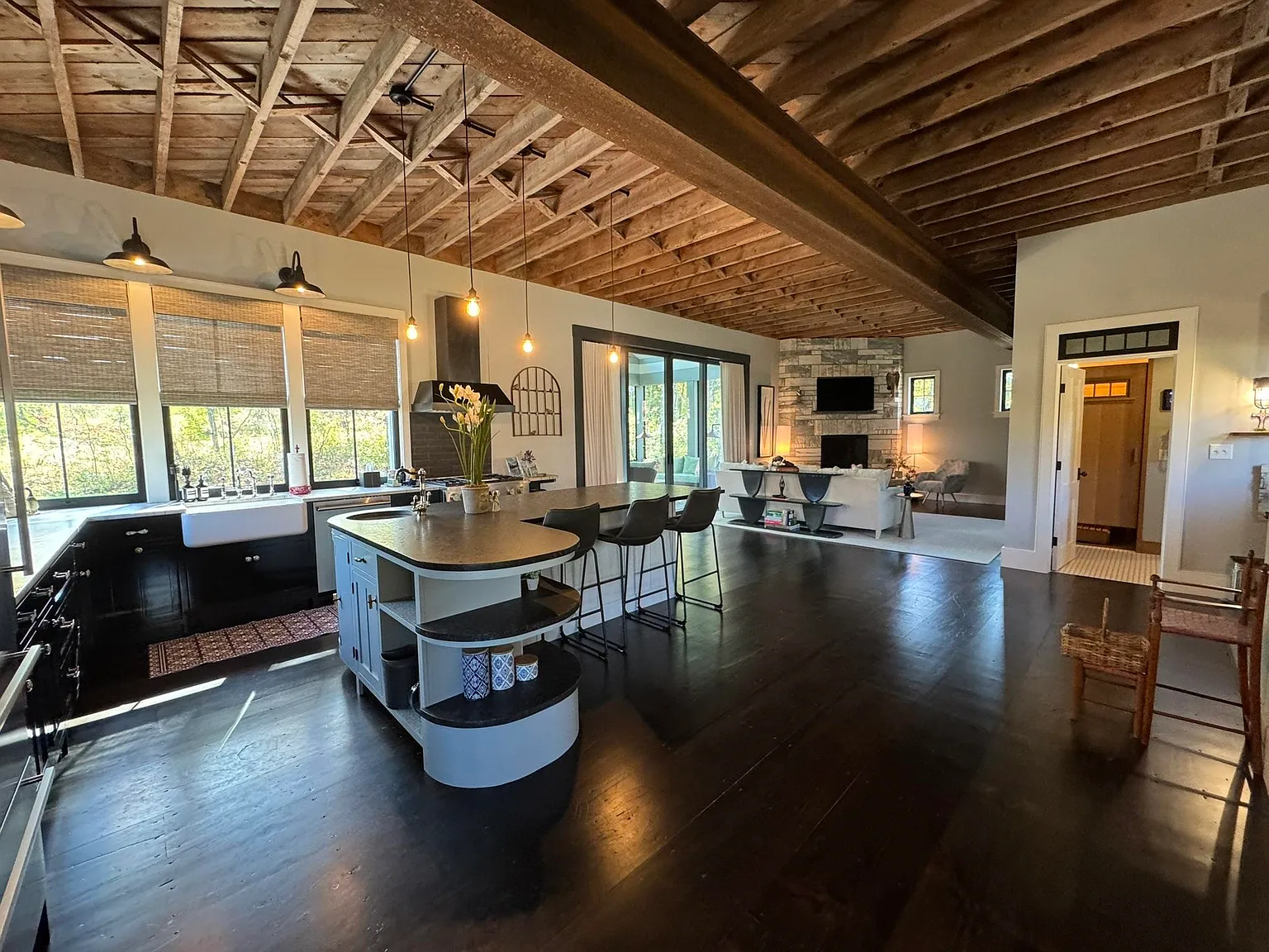 2 bed, 2106 sqft, $8,500 — Photo 1