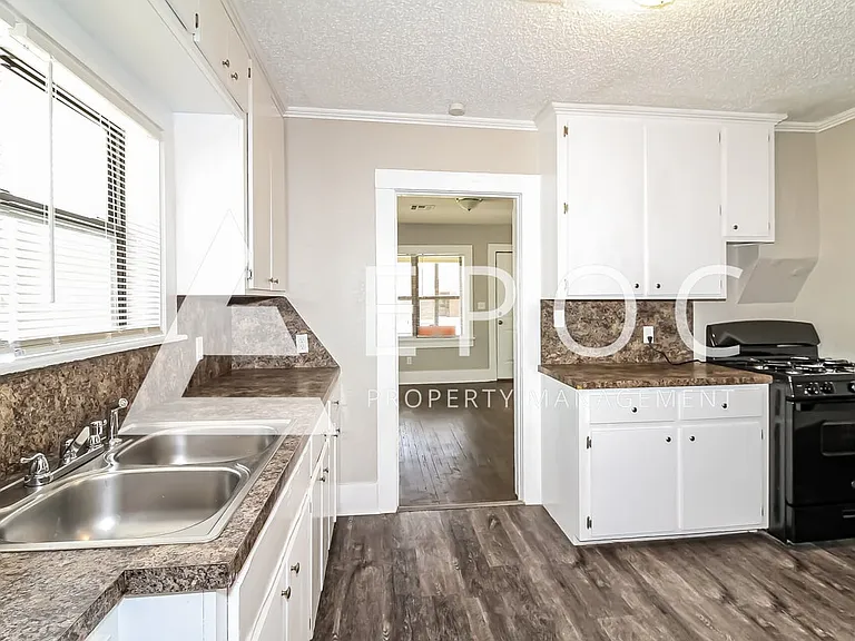 705 E Hughbert St — Photo 13
