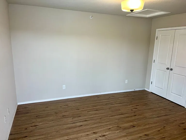 223 S Coker St — Photo 2