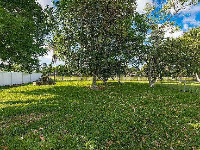 3400 NW 39th Ave — Photo 36