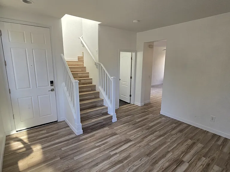 6622 W Polk St — Photo 9