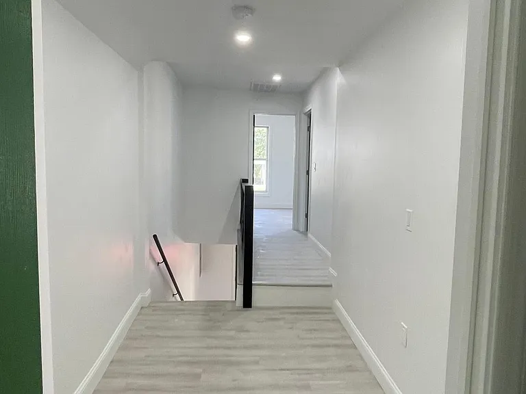 226 Broad St — Photo 5