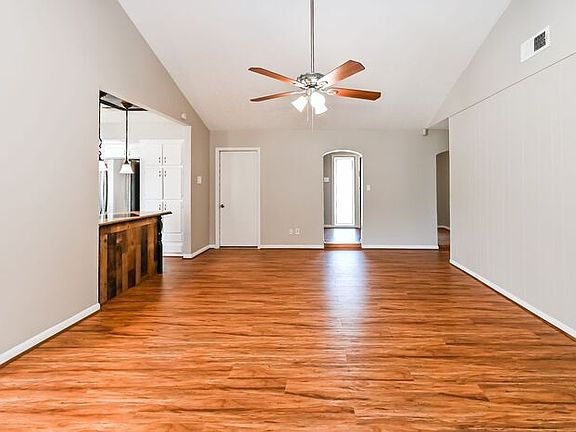 5th image of 6907 Castleview Ln