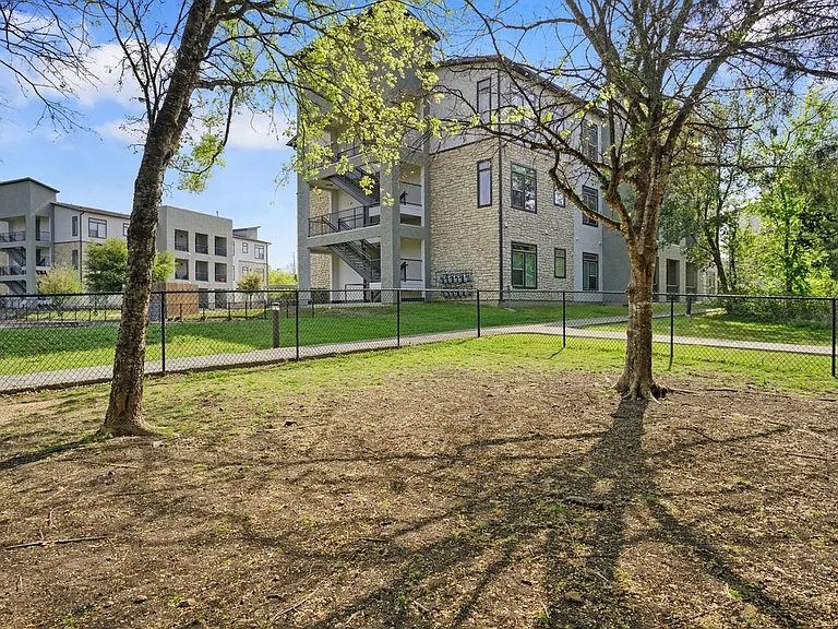 Radius on Grove — Photo 44