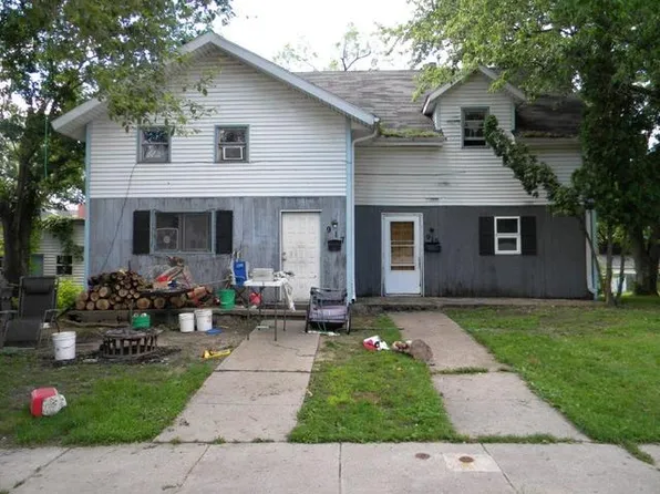 917 W 6th St, Dixon, IL 61021