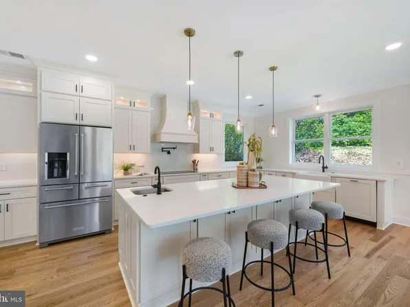 132 N Earley St, Alexandria, VA 22304