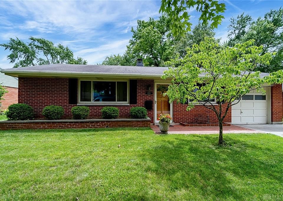 1st image of 858 Butternut Dr