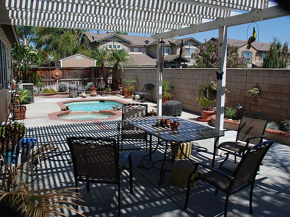 Backyard with small pool and jaquzzi