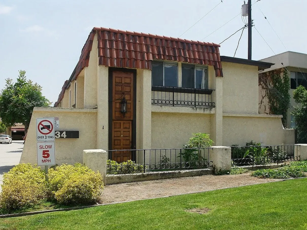 1134 W Huntington Dr — Photo 1
