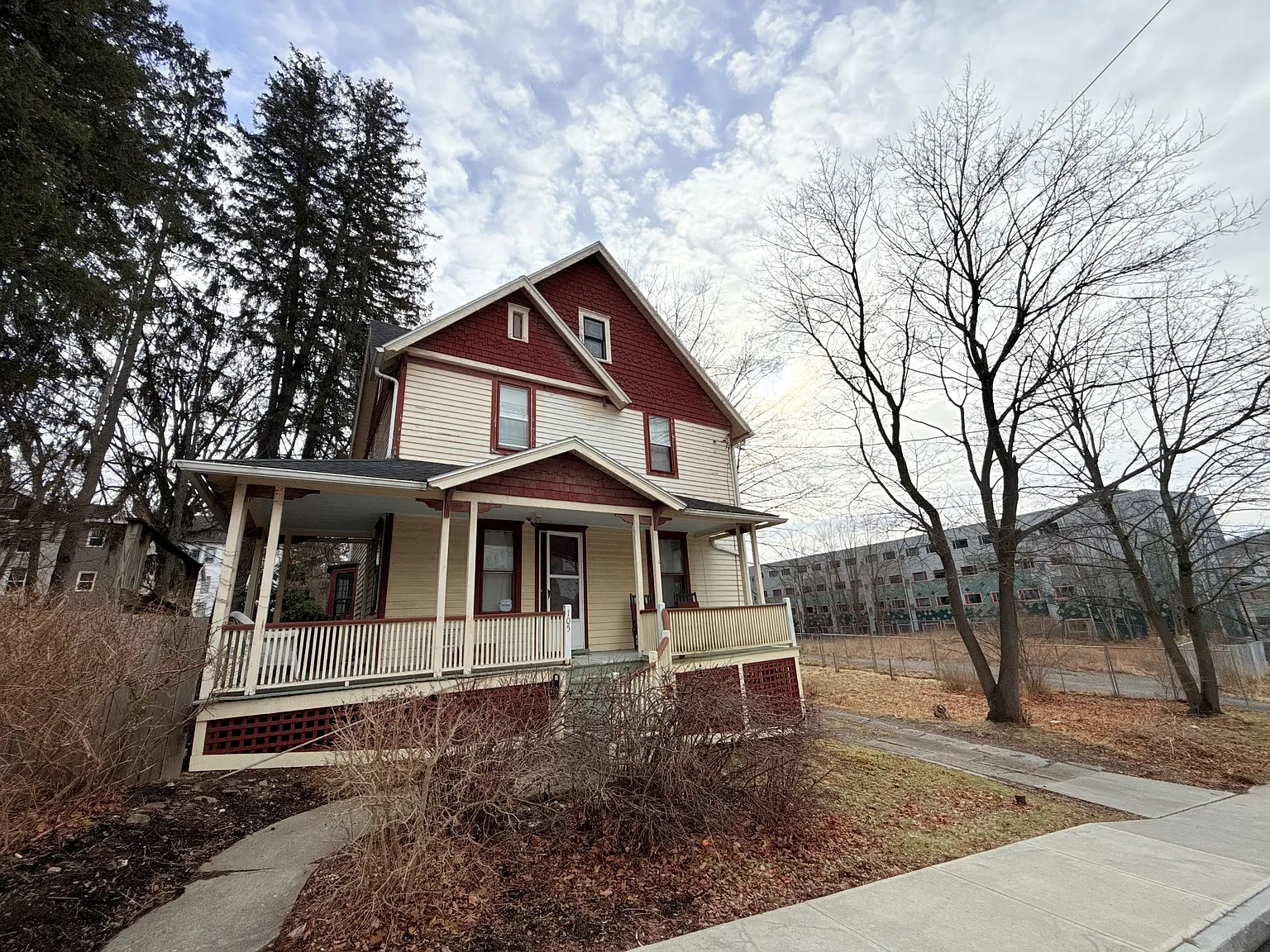 105 Valentine Place - Hse — Photo 1