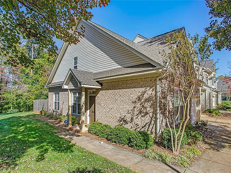 4138 Baylor St — Photo 3