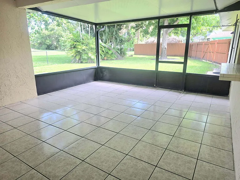 6504 Heather Way — Photo 10