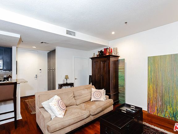 4th image of 585 N Rossmore Ave APT 206