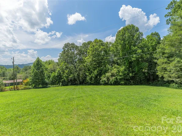 124 Sayles Town Pl, Fairview, NC 28730